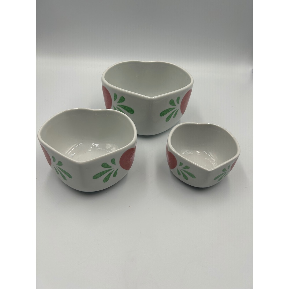 Vintage Style Heart Shaped Ceramic Nesting Bowls White Red Green Set of 3